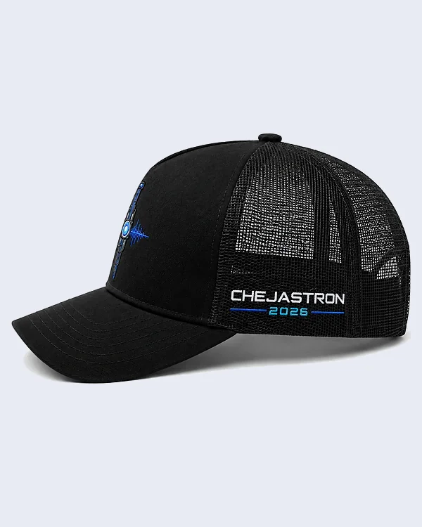 Gorra Pistola Espada — vista lateral con branding CHEJASTRON 2026
